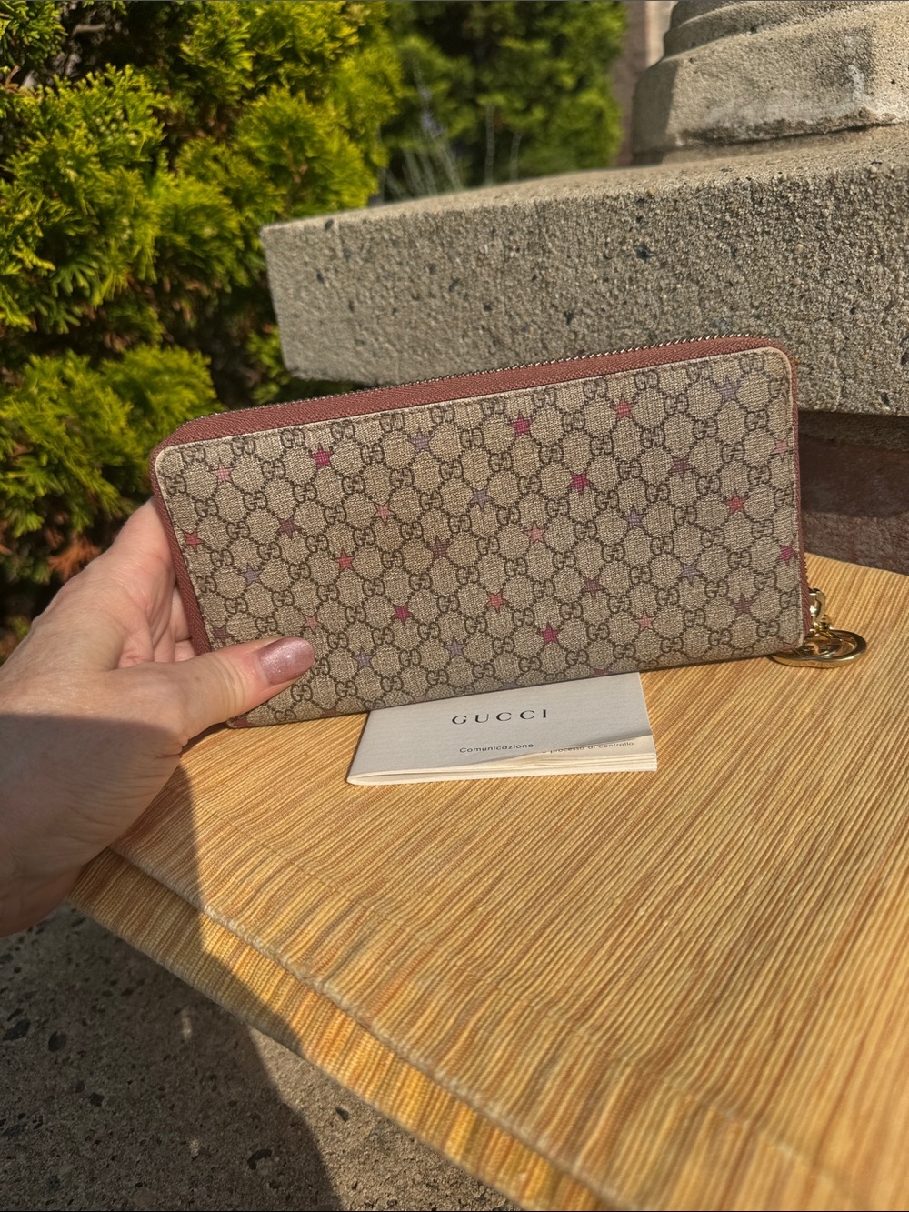 Gucci Beige Monogram Zip Wallet with mini Red &Bkack Star Pattern - Picture 5 of 13
